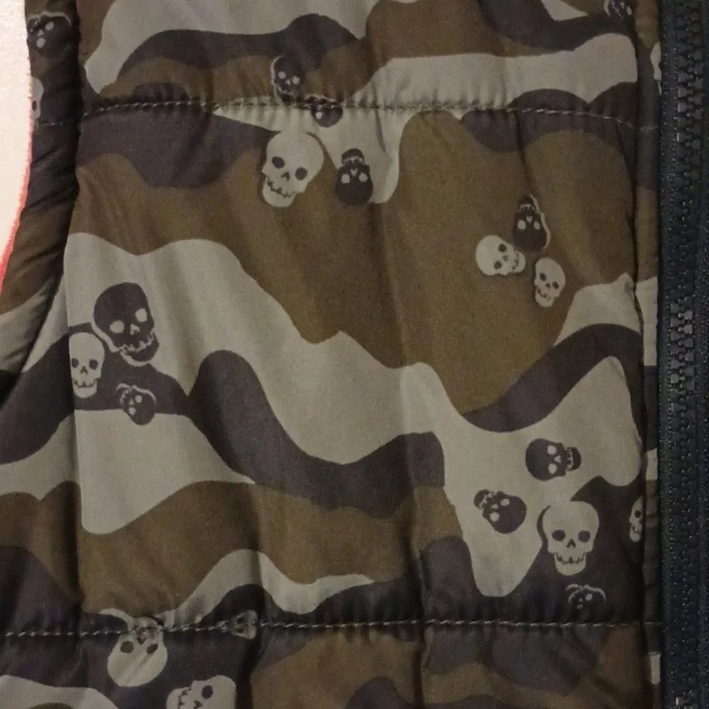 Skull & Camo Puffer Vest Boys Size Large Old Navy Olive/Orange